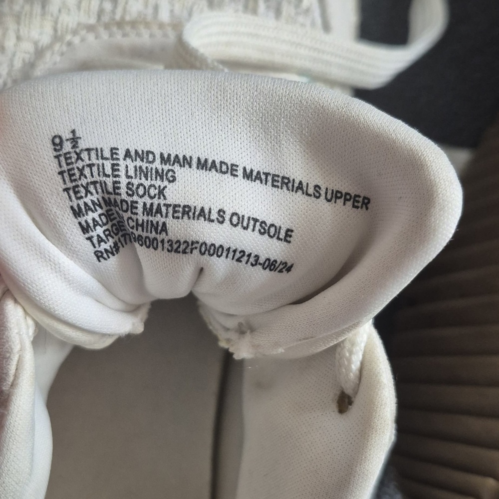 Universal Thread Cream Textured Sneakers - Picture 5 of 5